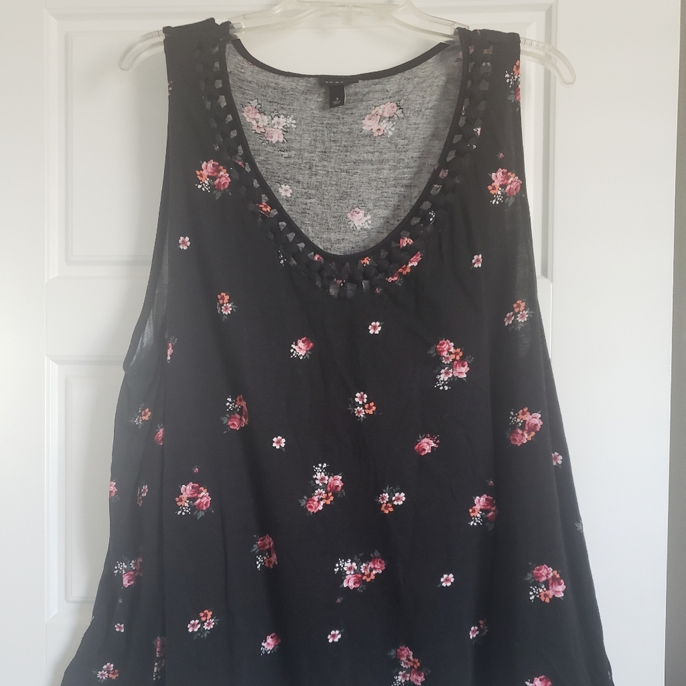 Torrid size 3 Black tank top with petite pink floral print